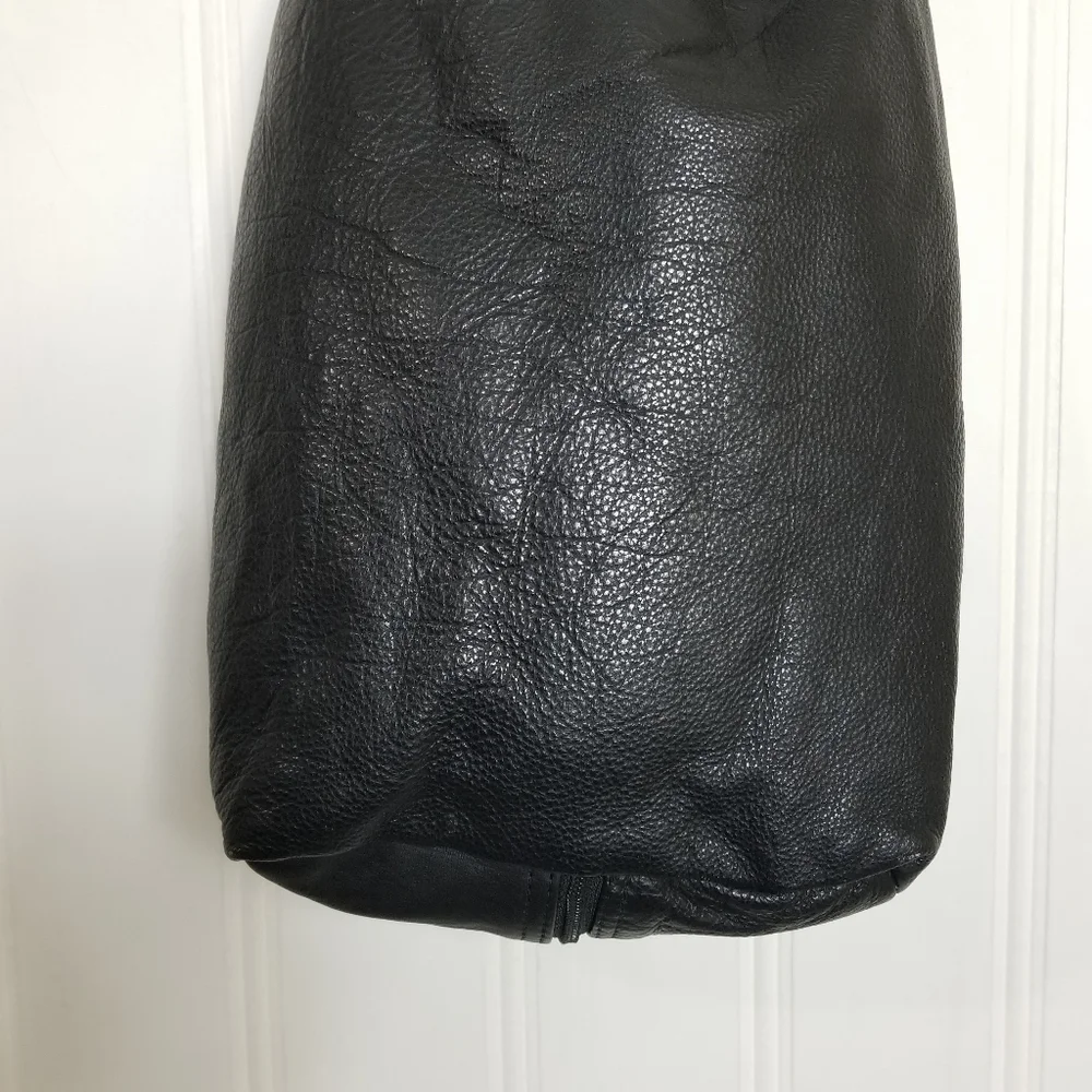 Riverhill Black Leather Pouch Bag Faux Fur Lined Single Handle Logo Zip